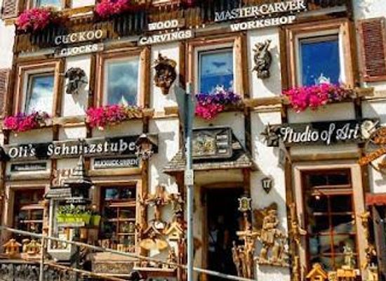 germany/black-forest/attraction/uhren-schnitzereien-oli-s-schnitzstube-in-triberg