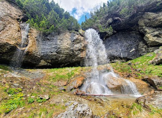 romania/dambovita/attraction/cascada-doamnele