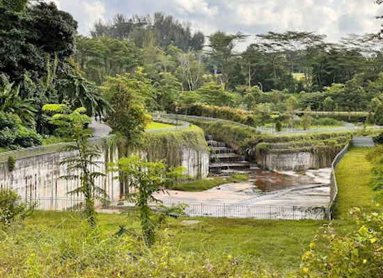 singapore/bukit-timah/attraction/man-made-cascading-water