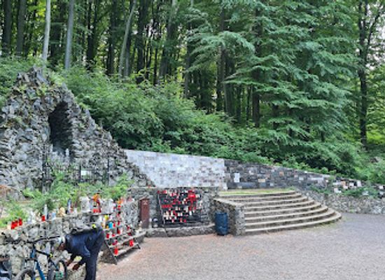 slovakia/zahorie/attraction/lourdes-cave