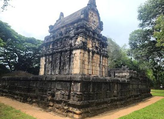 sri-lanka/sigiriya/attraction/nalanda-gedige-central-point-of-sri-lanka