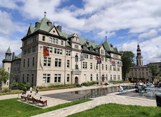 canada/quebec/attraction/place-de-l-hotel-de-ville