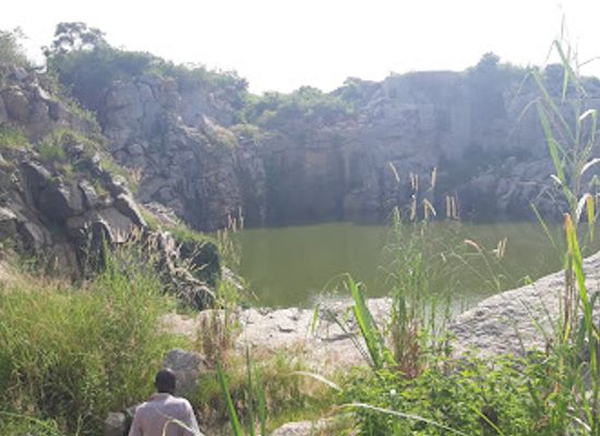 uganda/kigezi/attraction/rwemivubo-man-made-crater-lake