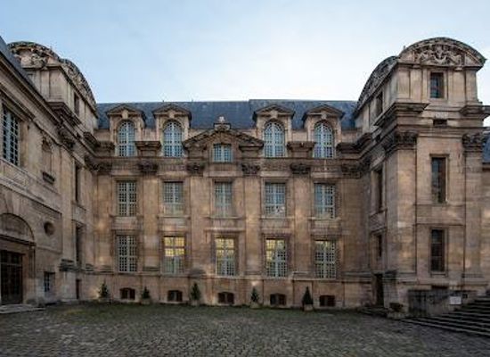 france/ile-de-france/attraction/historical-library-of-the-city-of-paris