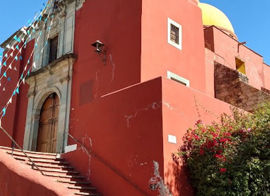 mexico/guanajuato/attraction/templo-de-san-javier-garden