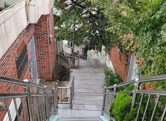 south-korea/busan/attraction/dakbatgol-mural-village