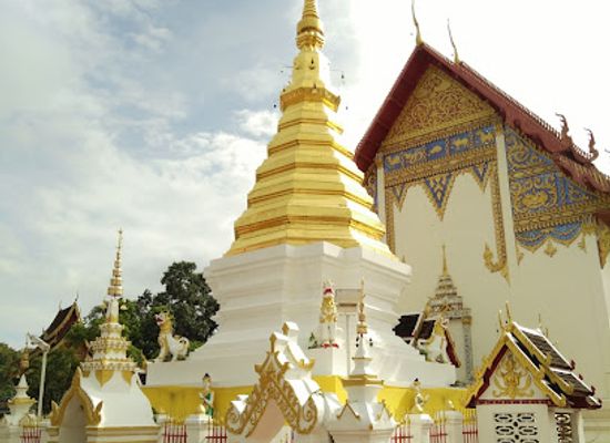 thailand/northern-thailand/attraction/wat-phrathat-si-don-kham-long-town-phrae