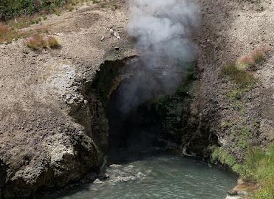 montana/yellowstone-national-park/attraction/dragons-mouth-spring