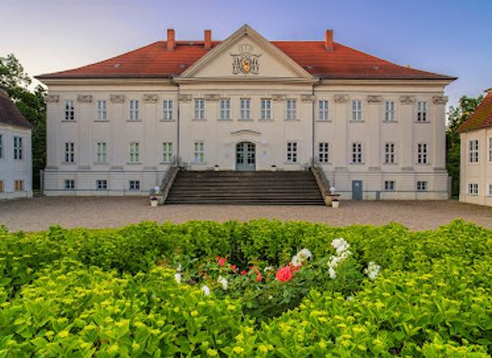 germany/pomerania/attraction/schloss-hohenzieritz