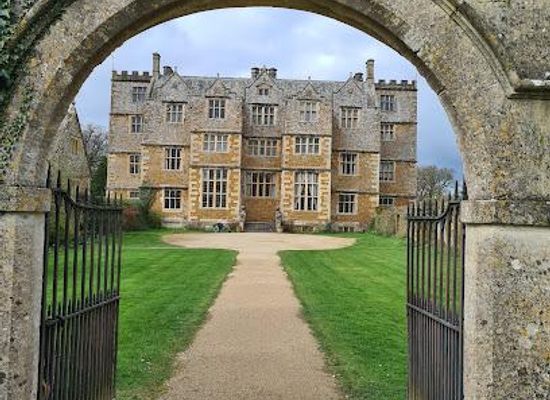 united-kingdom/oxford/attraction/national-trust-chastleton-house