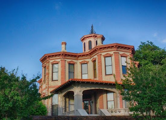 arkansas/texarkana/attraction/ace-of-clubs-house
