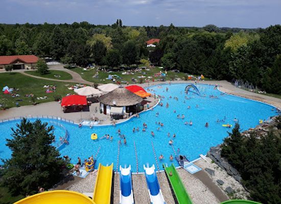 hungary/szigetkoz/attraction/lipot-bath-and-camping