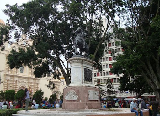 honduras/la-paz-region/attraction/parque-central-tegucigalpa