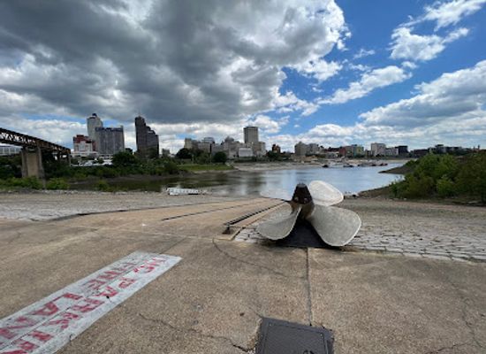 tennessee/memphis/midtown/attraction/the-mississippi-riverwalk