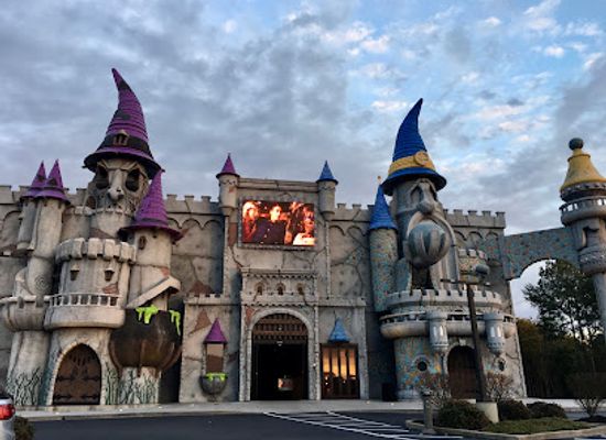 tennessee/pigeon-forge/attraction/hannah-s-maze-of-mirrors