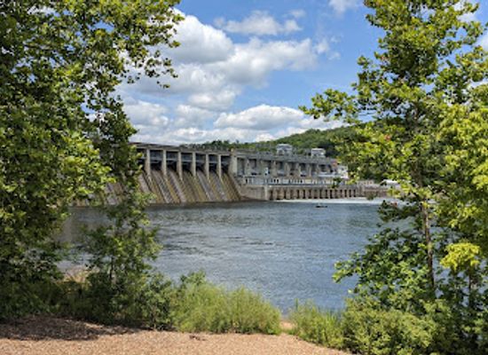 missouri/lake-of-the-ozarks/attraction/scenic-overlook-of-lake-of-the-ozarks-bagnell-dam