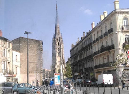 france/bordeaux-wine-region/attraction/place-du-maucaillou