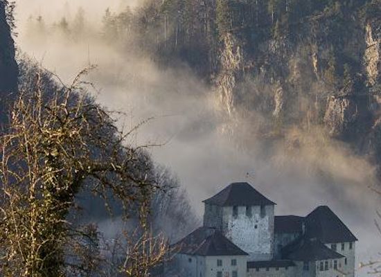 liechtenstein/vaduz/attraction/schattenburg