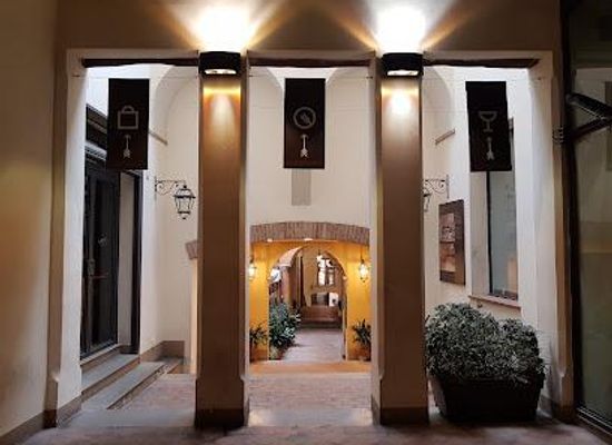 italy/bologna/attraction/corte-isolani