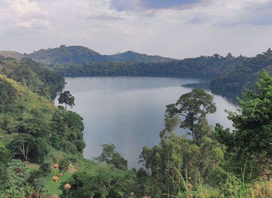 uganda/toro/attraction/lake-nkuruba