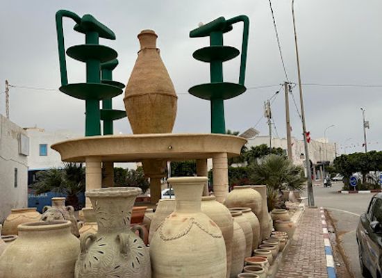 tunisia/the-gulf-of-gabes/attraction/biggest-jar-in-the-world