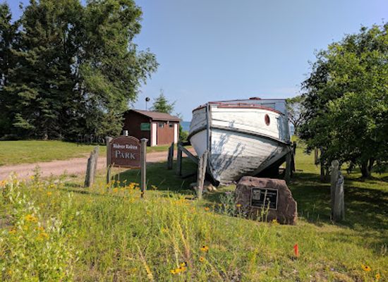 wisconsin/madeline-island/attraction/halvor-reiten-park-and-public-beach