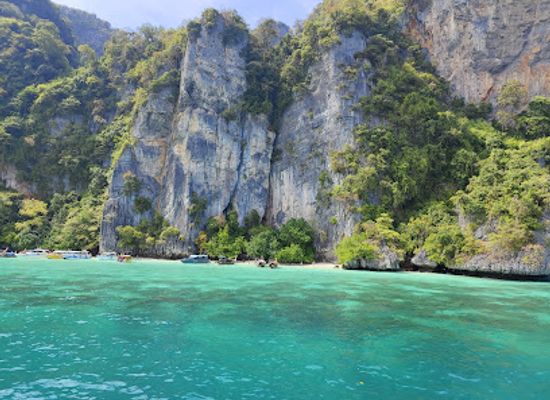 thailand/andaman-coast/attraction/the-pirate-boat-phi-phi-island-tour