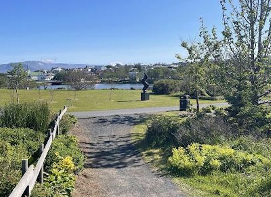iceland/borgarnes/attraction/hljomskalagarourinn