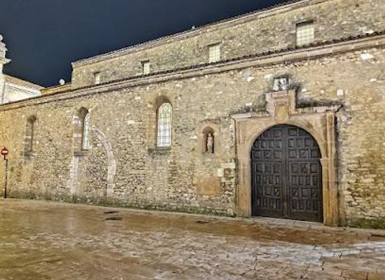 spain/oviedo/attraction/iglesia-de-san-tirso-el-real