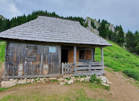 romania/buila-vanturarita-national-park/attraction/refugiul-curmatura-builei