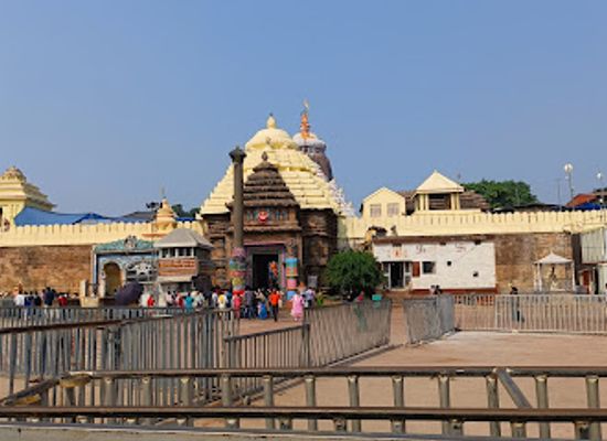 india/puri/attraction/sri-mandir-bada-danda-puri