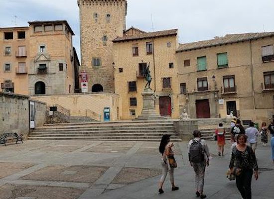 spain/madrid-community/attraction/casco-historico-de-segovia