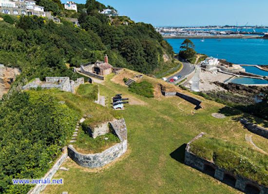 guernsey/brecqhou/attraction/clarence-battery
