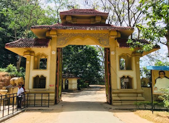 sri-lanka/kegalle-district/attraction/ambuluwawa-temple