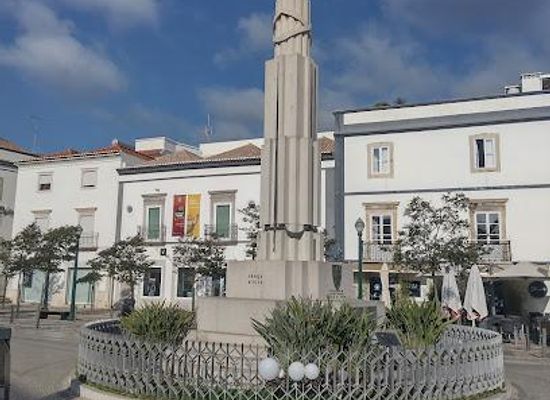 portugal/algarve/attraction/praca-da-republica