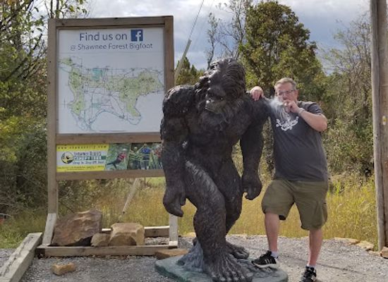 illinois/shawnee-national-forest/attraction/shawnee-bigfoot-statue