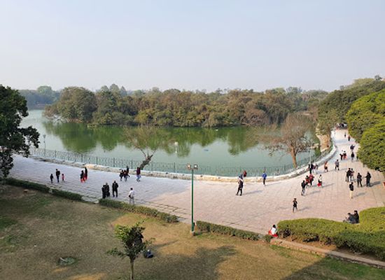 india/delhi/hauz-khas-village/attraction/hauz-khas-district-park
