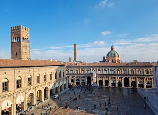 italy/emilia-romagna-riviera/attraction/piazza-maggiore