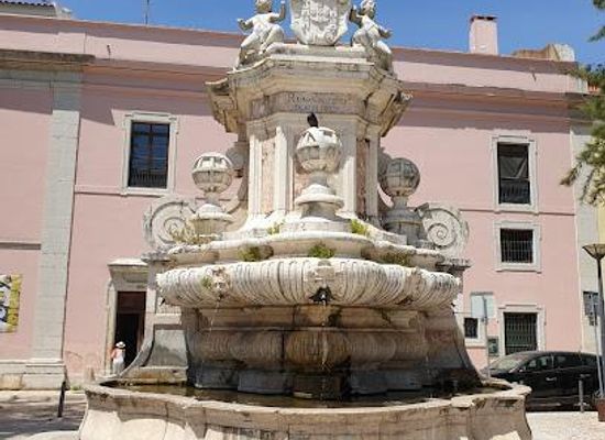 portugal/estremadura/attraction/chafariz-da-praca-teofilo-braga