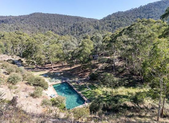 australia/central-highlands/attraction/yarrangobilly-caves-thermal-pool