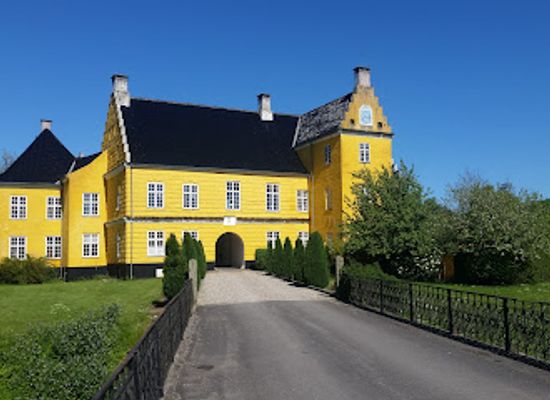 denmark/langeland/attraction/lykkesholm-slot