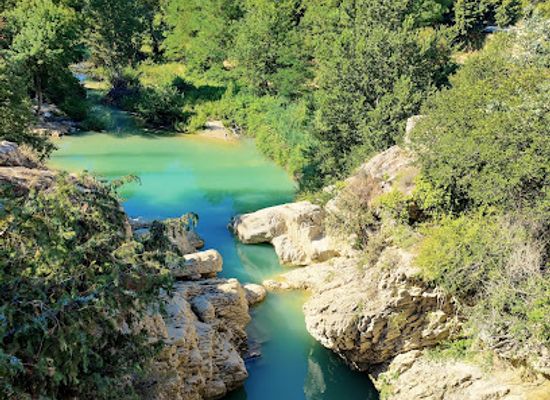 france/provence/attraction/cascade-de-lurs-le-lauzon