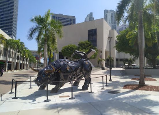 florida/miami/downtown-miami/attraction/miami-bull