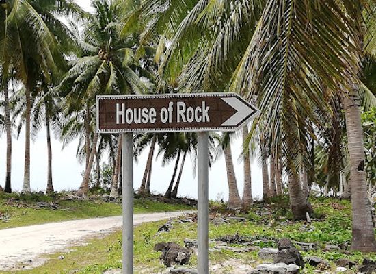samoa/alofaaga-blowholes/attraction/house-of-rock