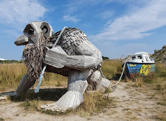 denmark/zealand/attraction/kaptajn-nalle-by-thomas-dambo