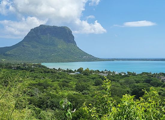 mauritius/le-morne/attraction/viewpoint-offroad-rock