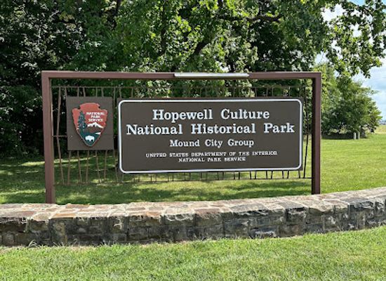 ohio/chillicothe/attraction/hopewell-culture-national-historical-park-visitor-center-mound-city-group