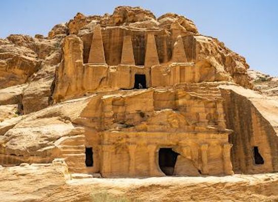 jordan/ma-an-plateau/attraction/obelisk-tomb-bab-as-siq-triclinium