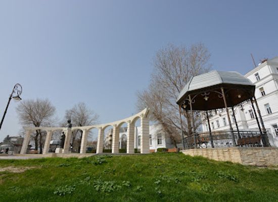 romania/constanta/attraction/mihai-eminescu-s-statue