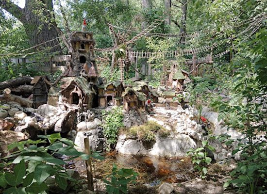 poland/masovia/attraction/dolina-skrzatow-park-skrzacich-opowiesci-figur-i-ekspozycji-rezerwacja-obowiazkowa